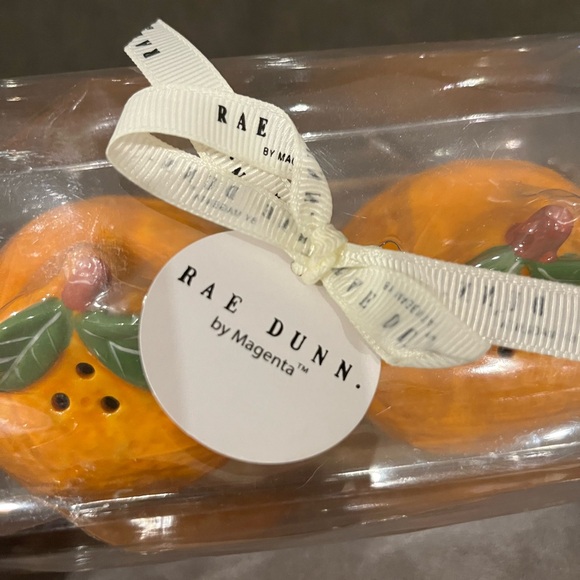 Rae Dunn Mandarin Orange Salt&Pepper Shakers***brand new - Picture 5 of 6